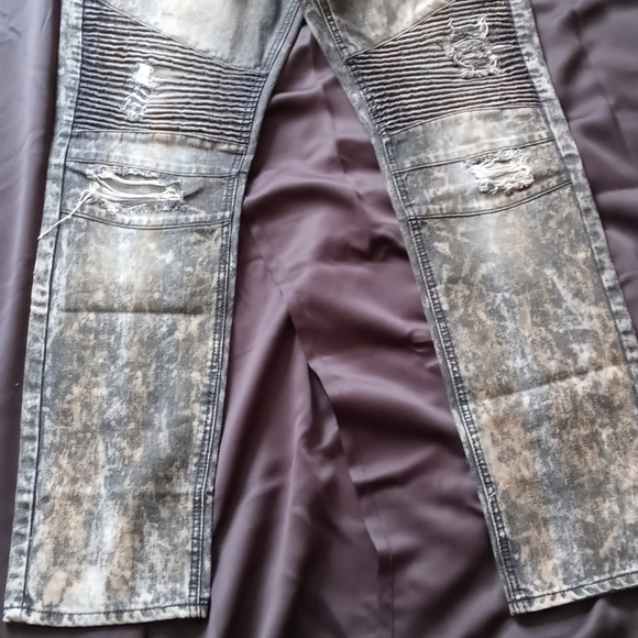 Moto JEANS - Picture 2 of 3